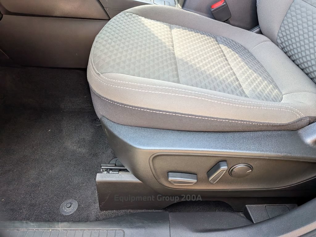 Used 2022 Ford Escape SE w/ SE Sport Appearance Package FWD image 16