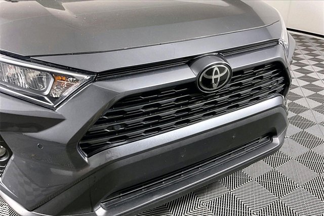Used 2021 Toyota RAV4 XLE Premium image 32