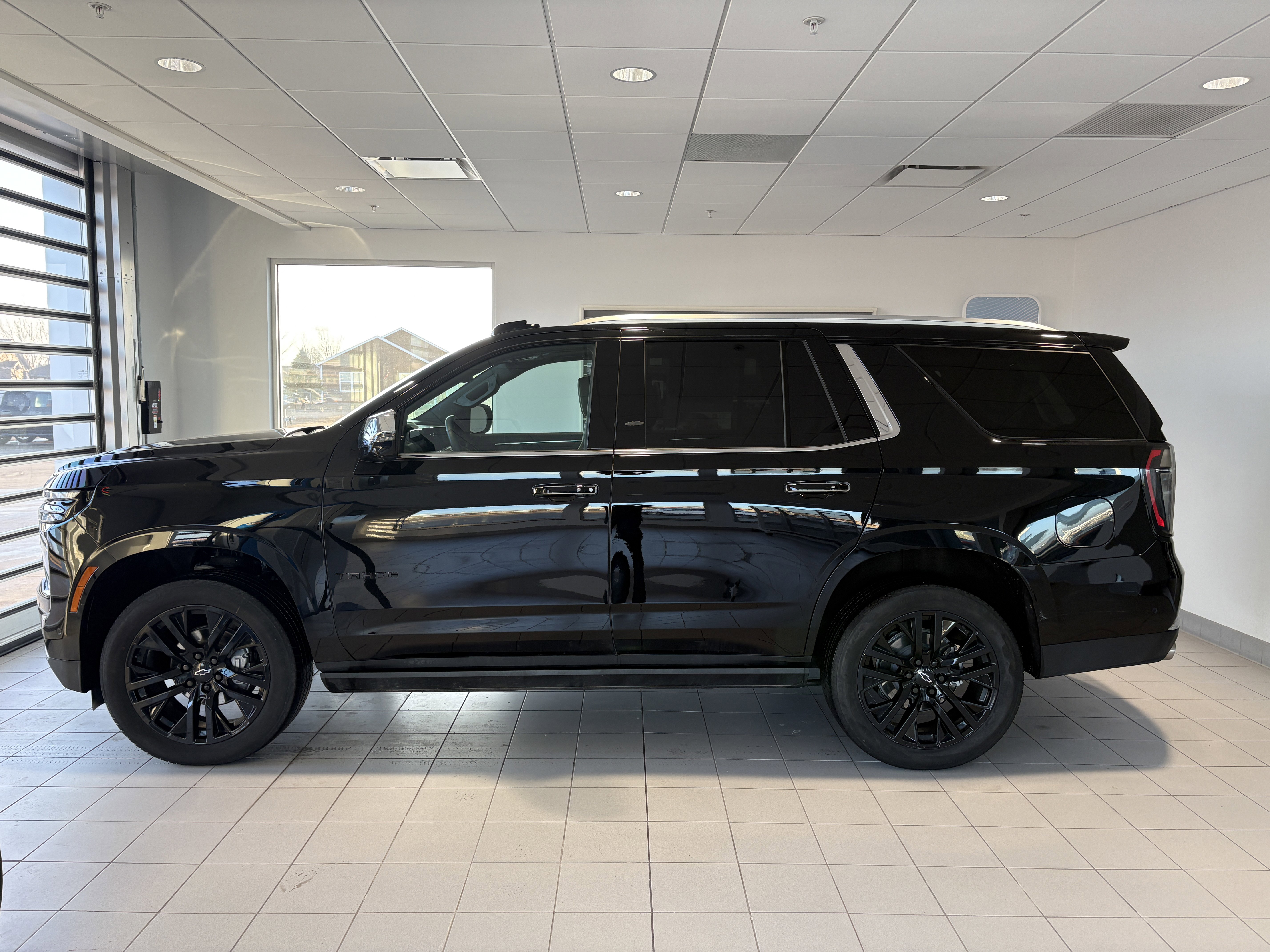 Used 2025 Chevrolet Tahoe Premier image 2