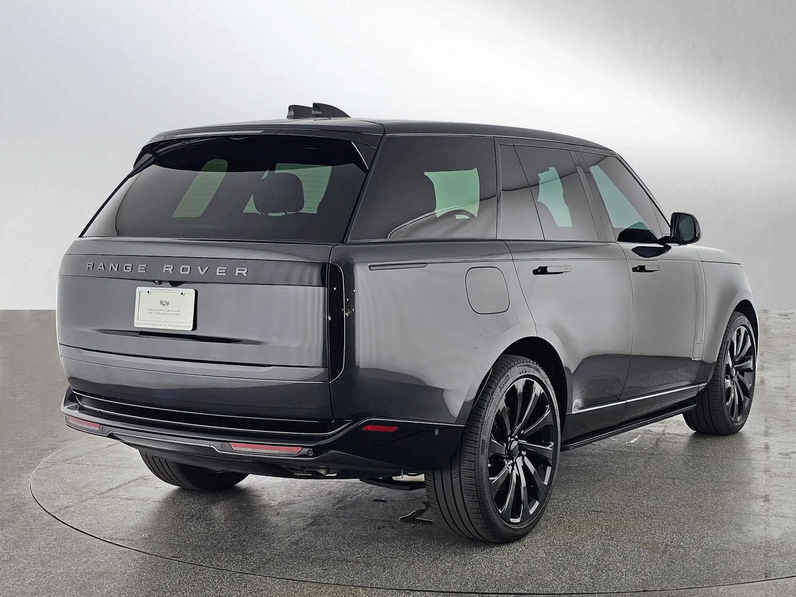 Used 2025 Land Rover Range Rover SE AWD/4WD image 3