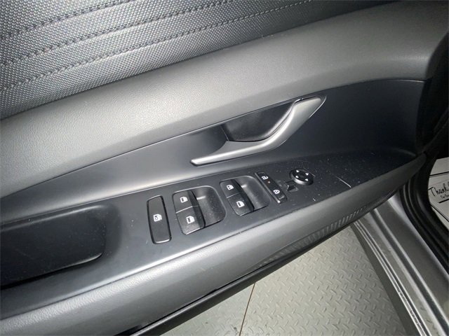 Certified 2025 Hyundai Elantra SE w/ Cargo Package image 13