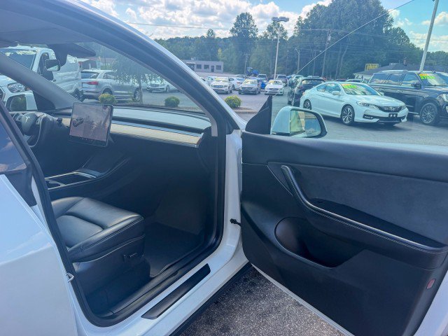 Used 2021 Tesla Model Y Long Range AWD/4WD image 17