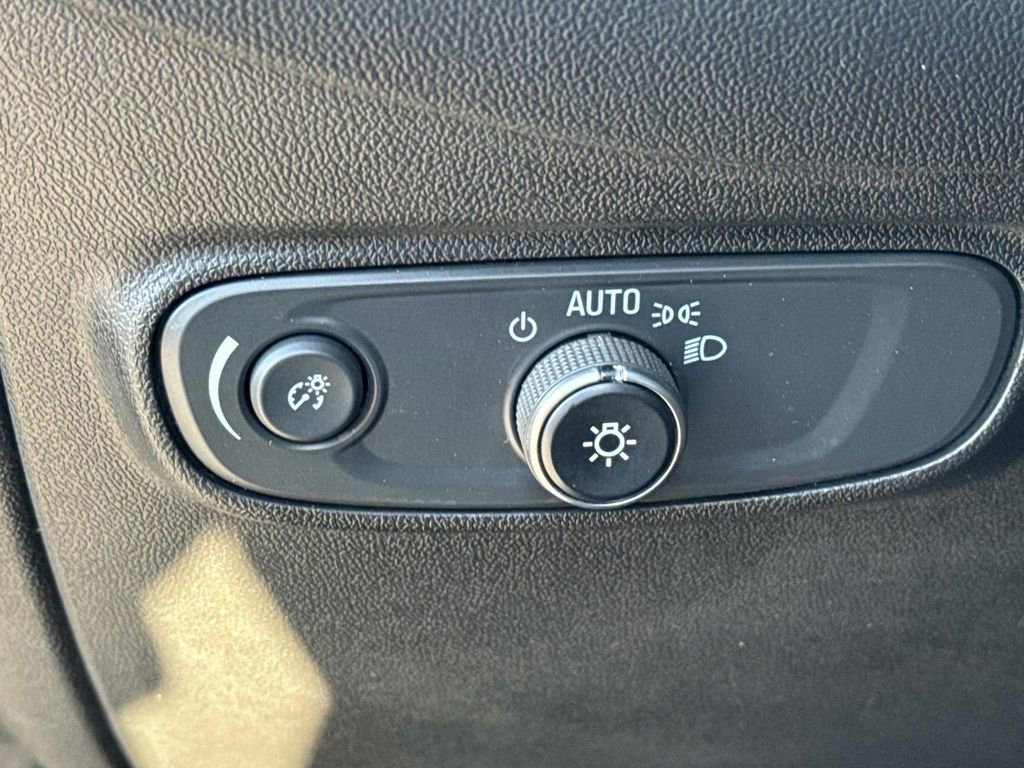 Used 2021 Chevrolet Equinox LT image 20