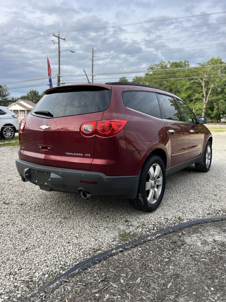 Used 2011 Chevrolet Traverse LTZ AWD/4WD image 3
