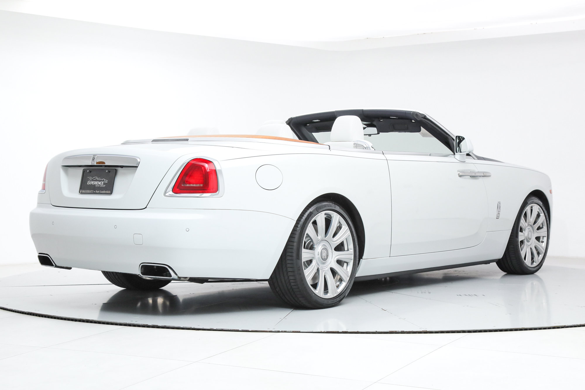Used 2017 Rolls-Royce Dawn RWD image 5