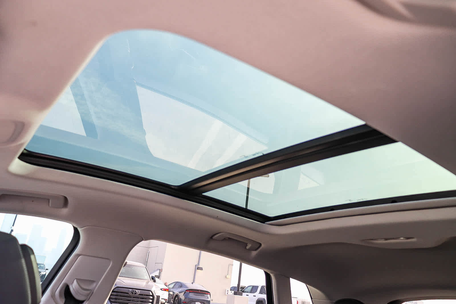 Used 2024 Audi Q8 e-tron Premium image 36