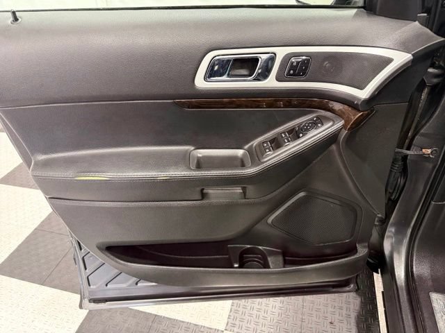 Used 2015 Ford Explorer Limited w/ Equipment Group 302A AWD/4WD image 16