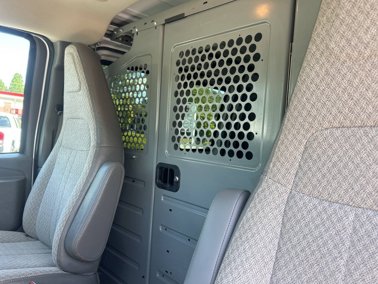 Used 2017 Chevrolet Express 2500 RWD image 13