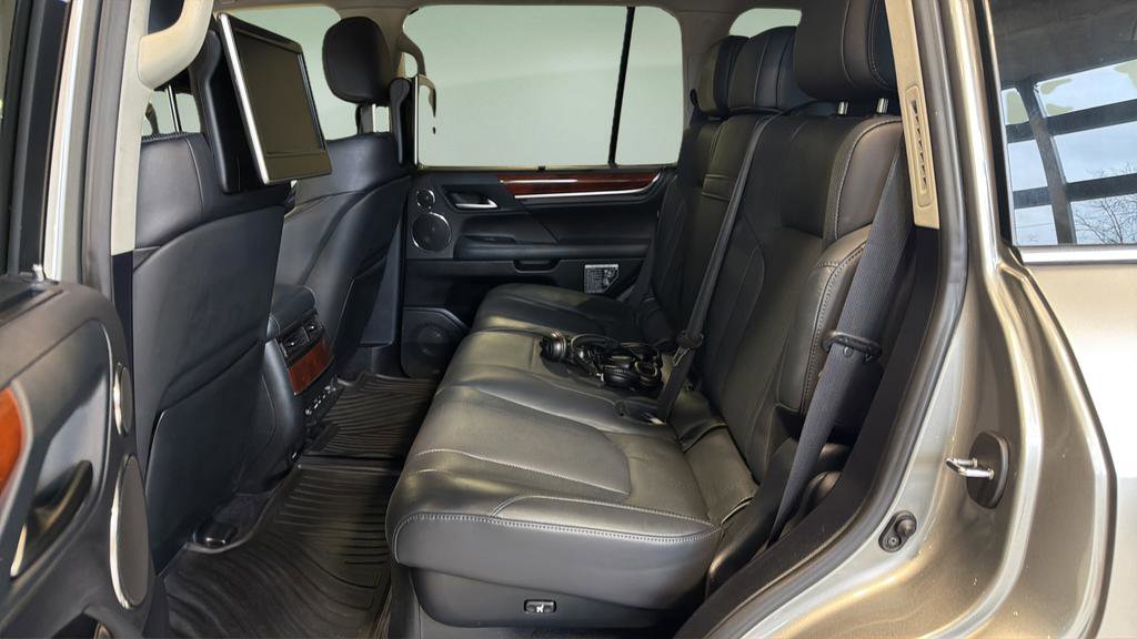 Used 2016 Lexus LX 570 4WD image 15