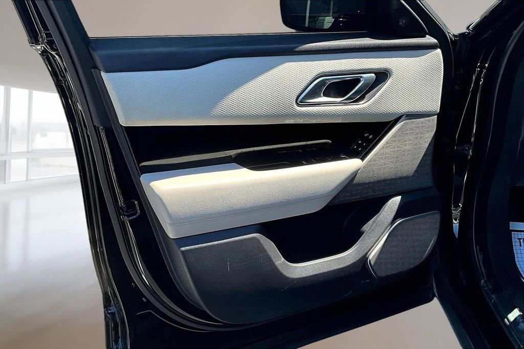 Used 2019 Land Rover Range Rover Velar S AWD/4WD image 16