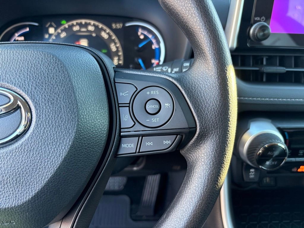 Used 2025 Toyota RAV4 XLE image 21