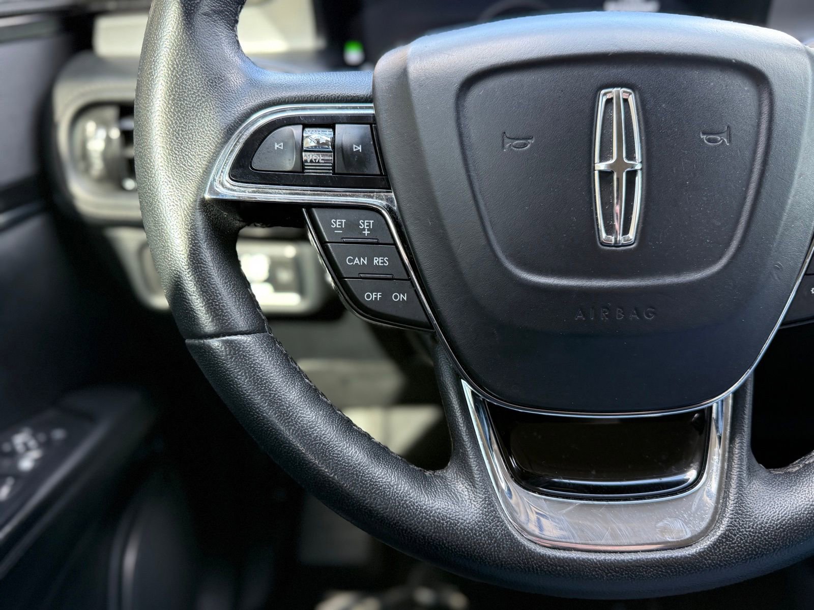 Used 2022 Lincoln Nautilus AWD image 26