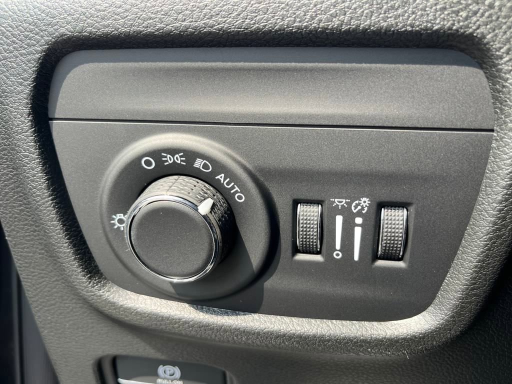 New 2025 Jeep Grand Cherokee L Laredo w/ Luxury Tech Group I image 32