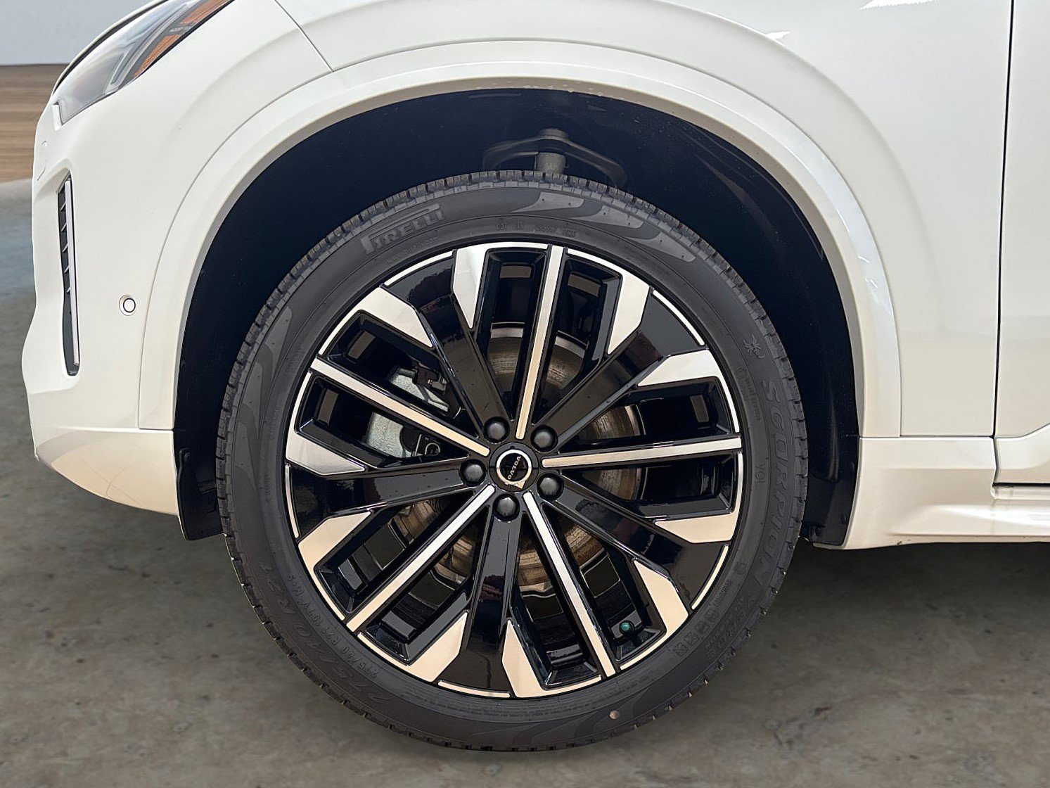 New 2026 Volvo XC90 B6 Plus w/ Protection Package AWD/4WD image 45