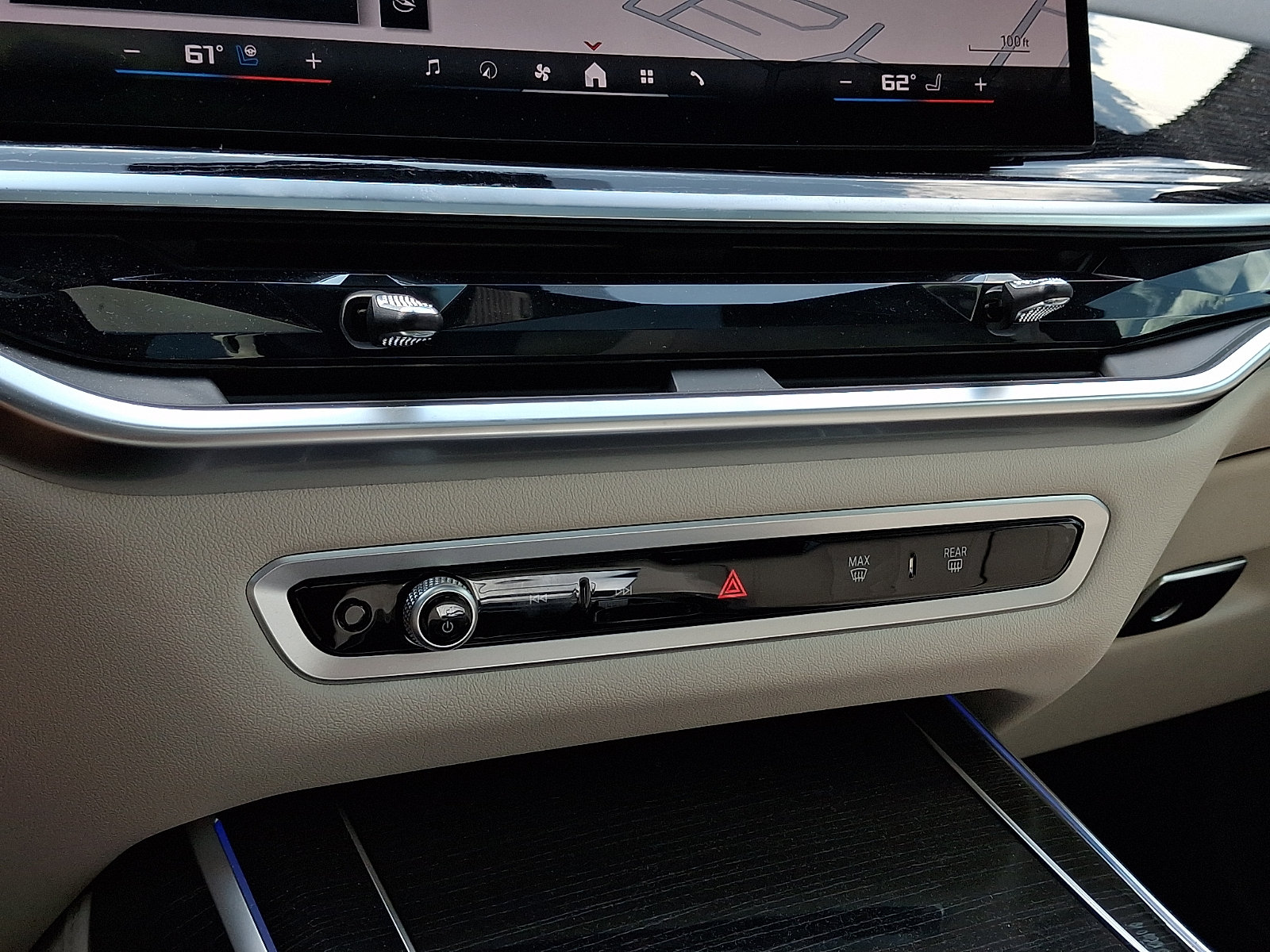 Used 2025 BMW X7 M60i AWD/4WD image 18