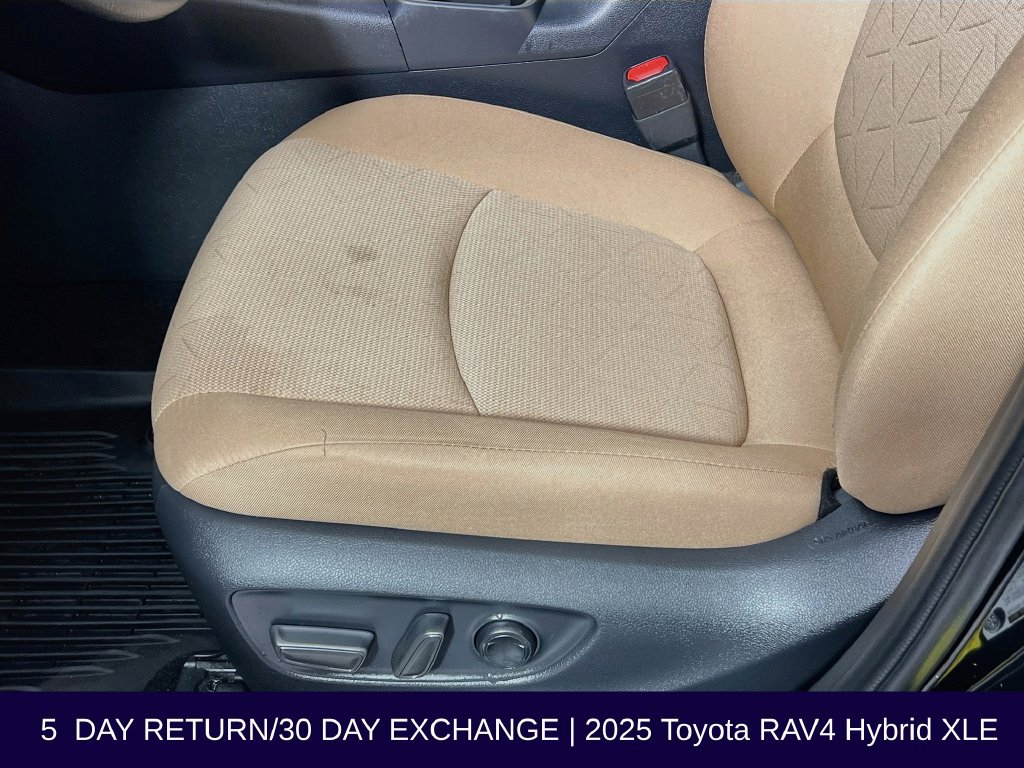 Used 2025 Toyota RAV4 XLE AWD/4WD image 24