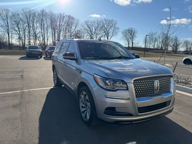 Used 2022 Lincoln Navigator 4WD image 2