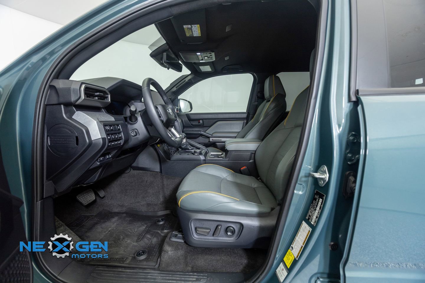 Used 2025 Toyota 4Runner Trailhunter image 11