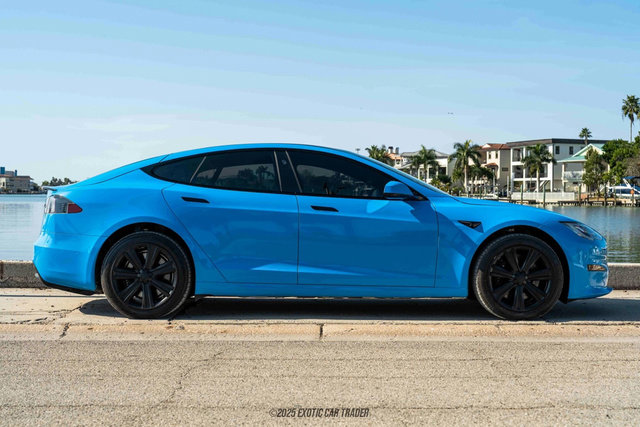 Used 2022 Tesla Model S Plaid image 9