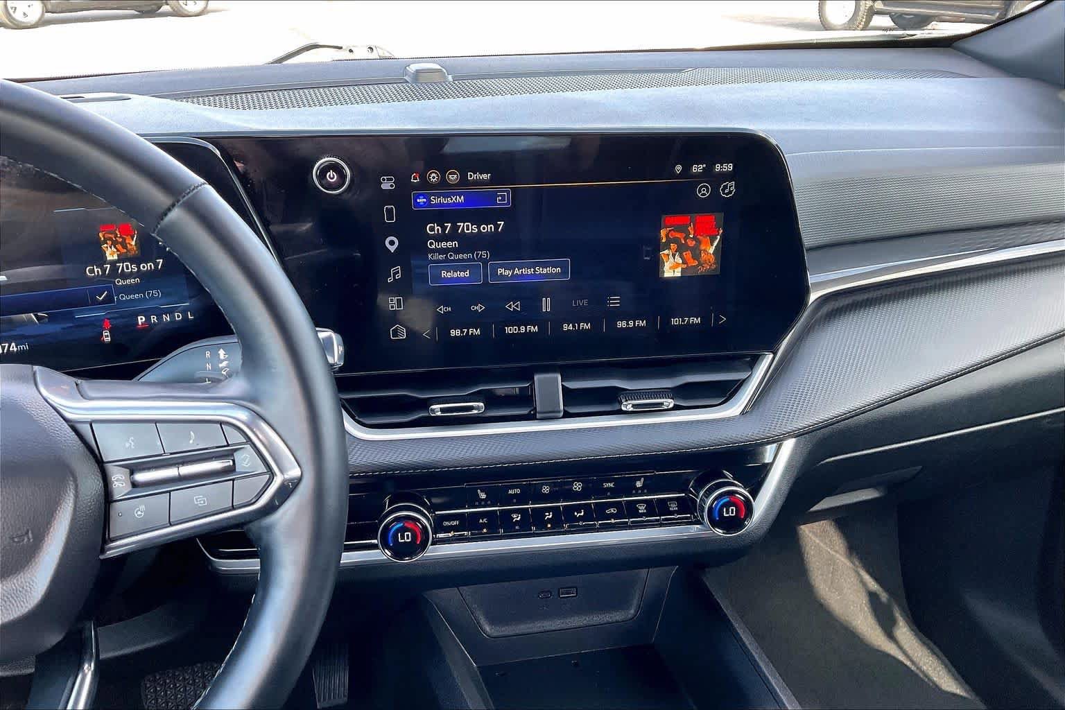 Used 2025 Chevrolet Equinox LT w/ Convenience Package II FWD image 7
