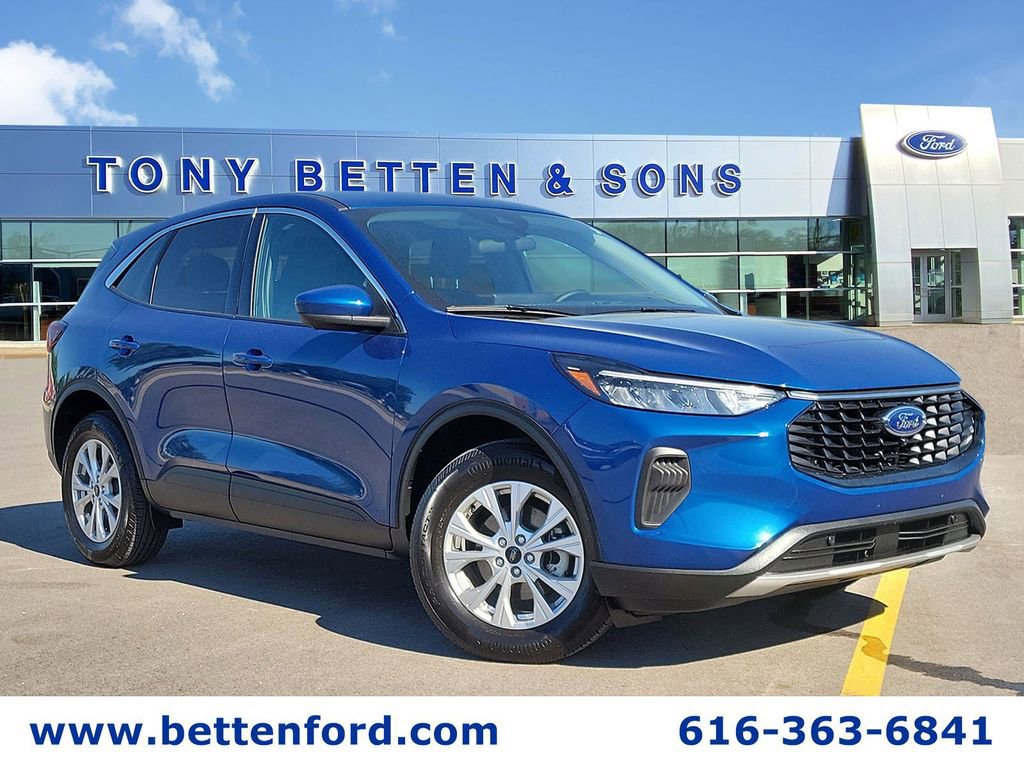 Used 2023 Ford Escape Active w/ Tech Pack #2 AWD/4WD image 1