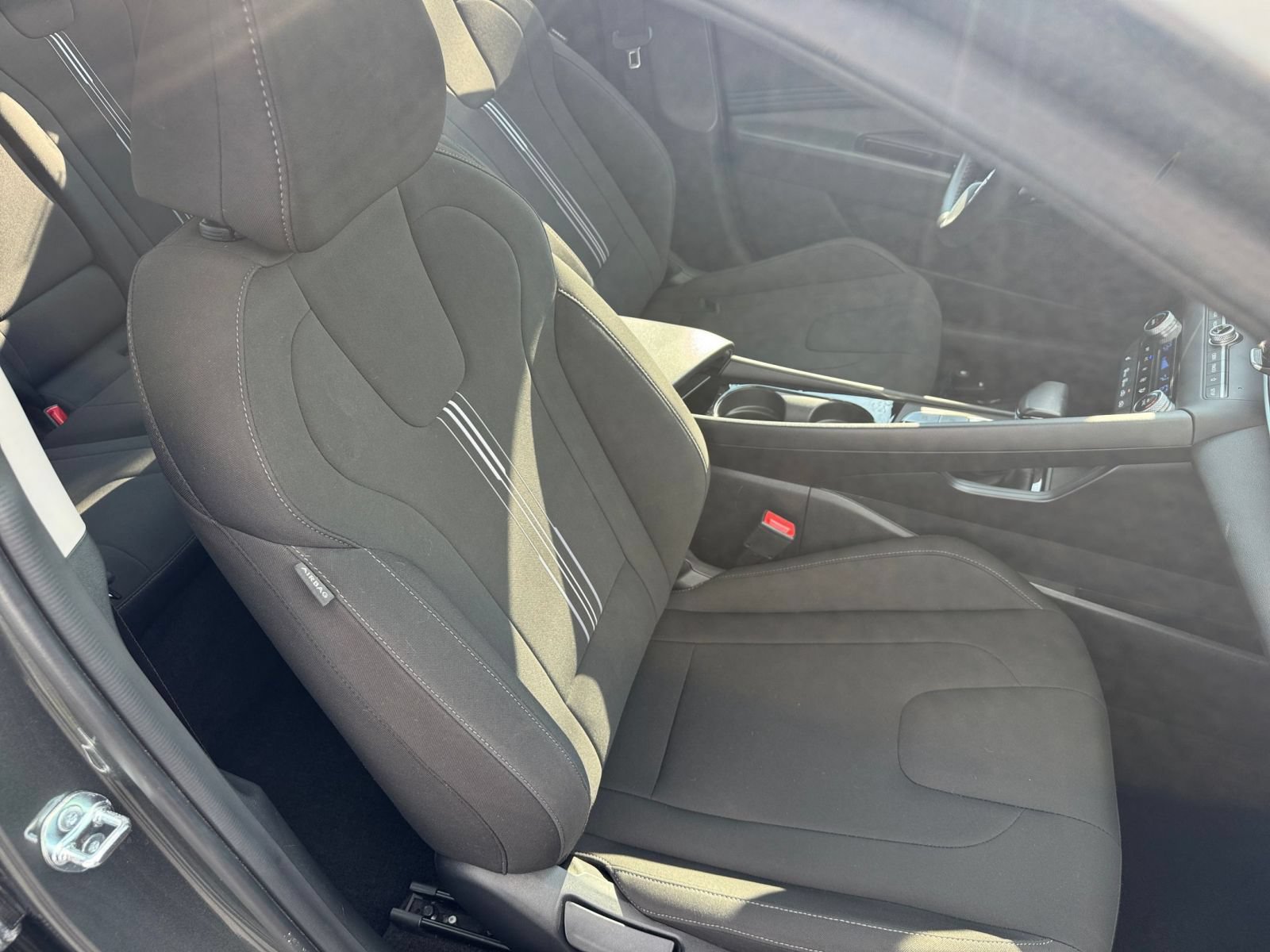 Used 2025 Hyundai Elantra SEL FWD image 36