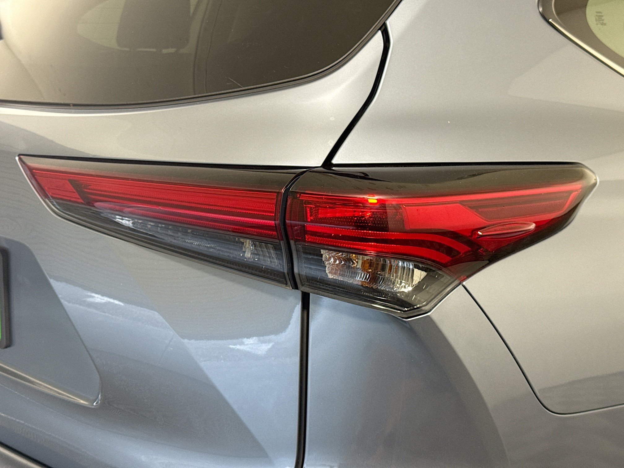 Used 2021 Toyota Highlander LE FWD image 34