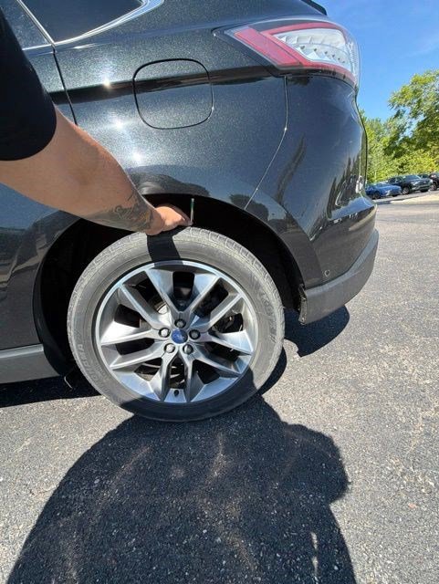 Used 2015 Ford Edge Titanium w/ Equipment Group 302A FWD image 17