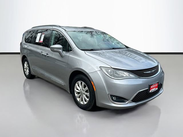 Used 2017 Chrysler Pacifica Touring-L image 3