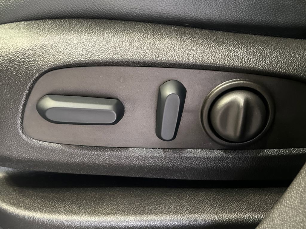 Used 2023 Chevrolet Equinox RS image 32