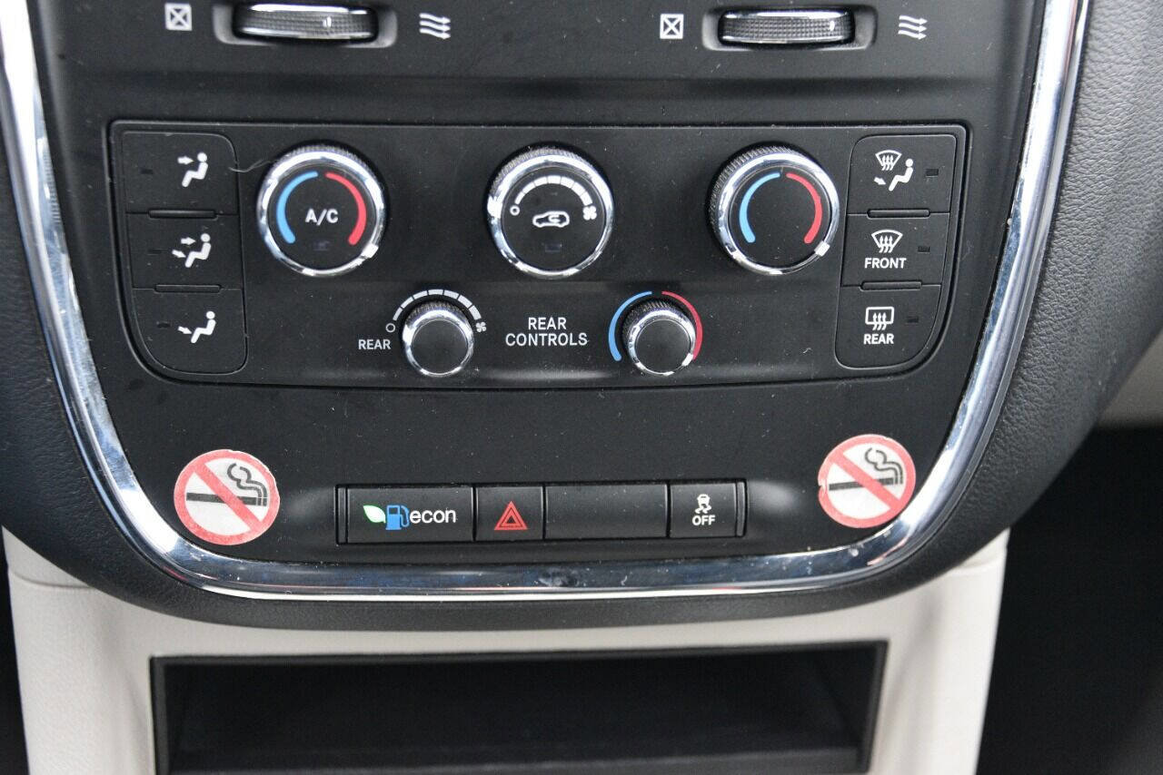 Used 2019 Dodge Grand Caravan SXT image 28