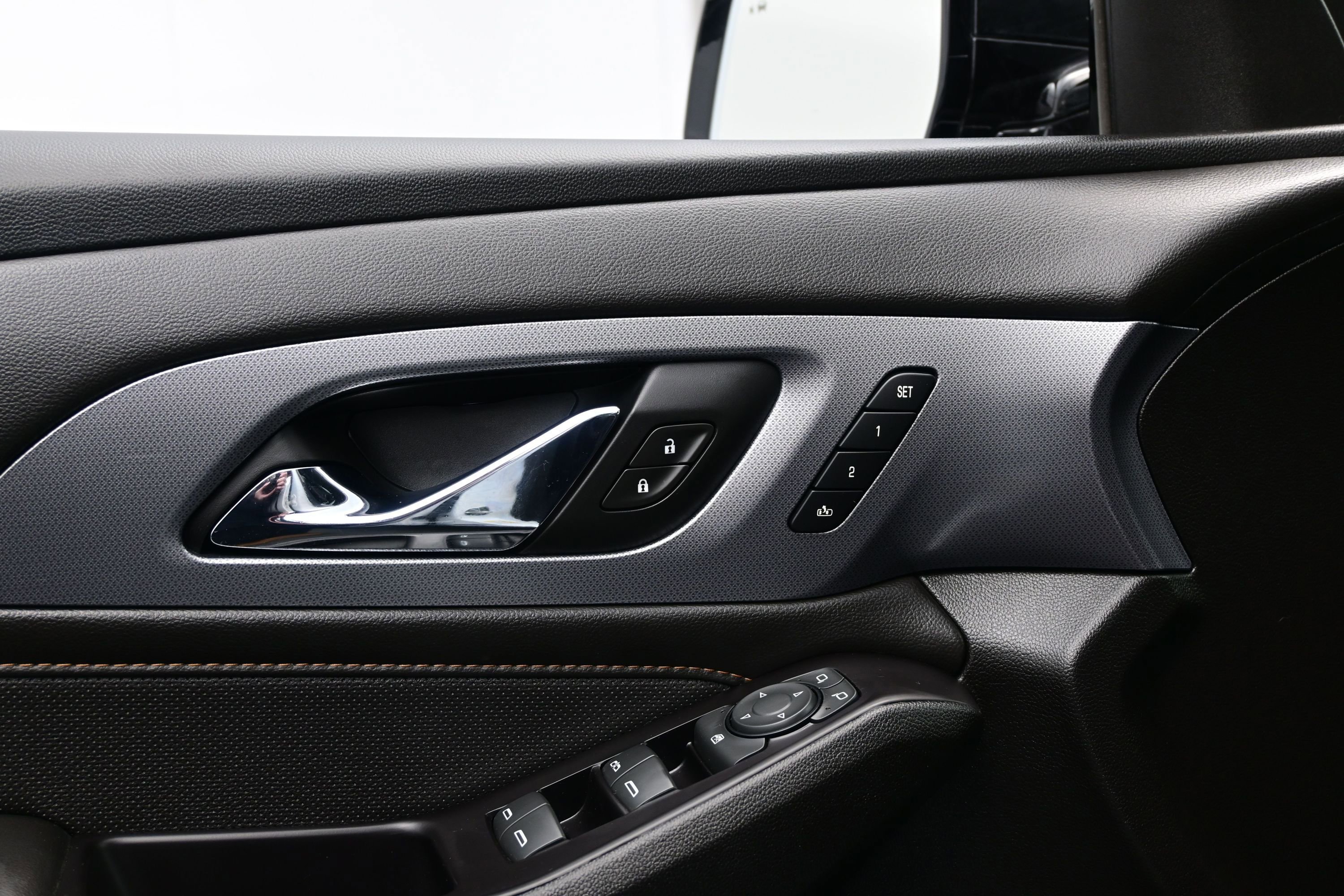 Used 2019 Chevrolet Traverse Premier w/ Redline Edition AWD/4WD image 11