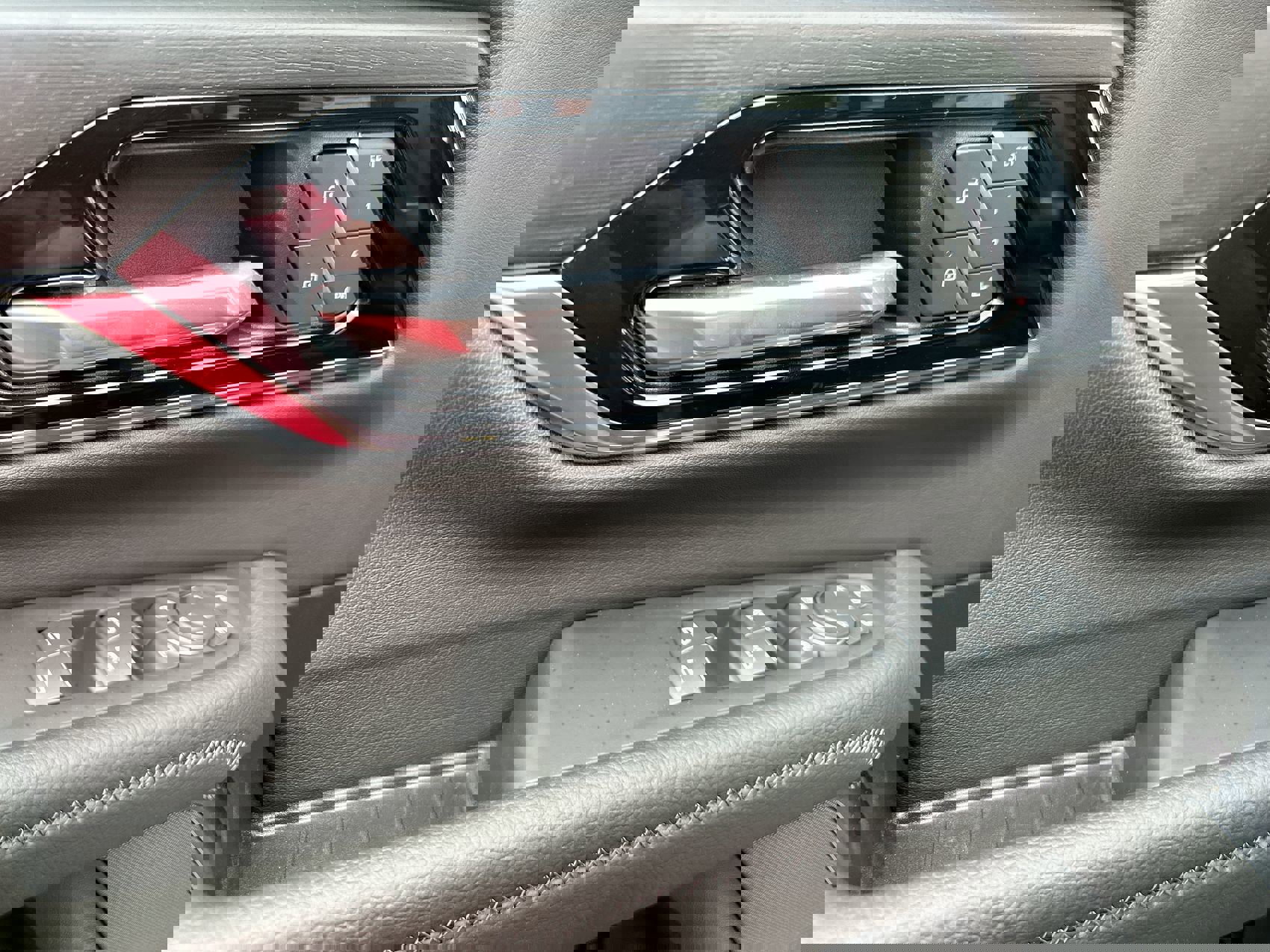 Used 2025 GMC Yukon XL Denali image 20