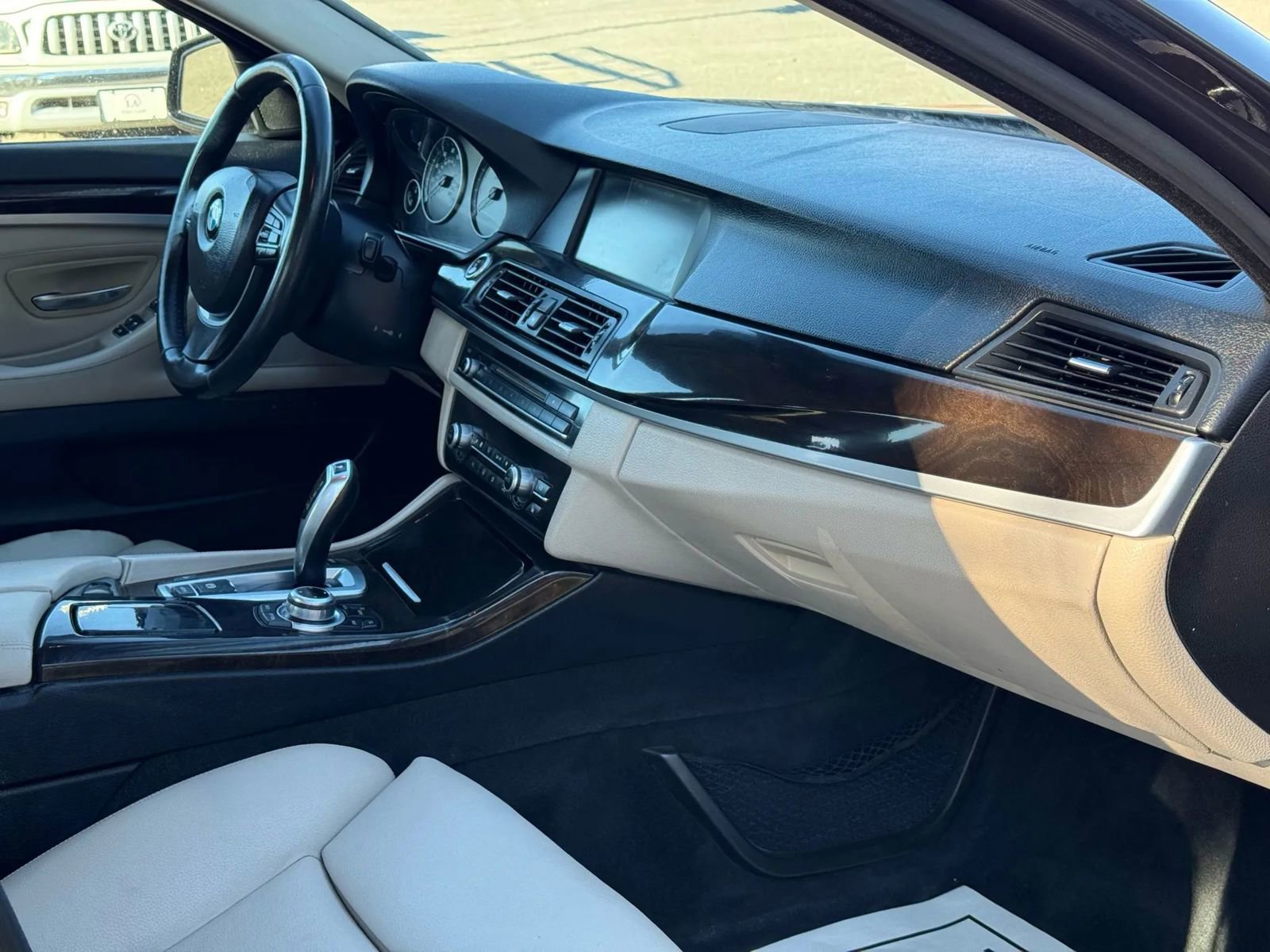 Used 2011 BMW 535i xDrive Sedan image 18