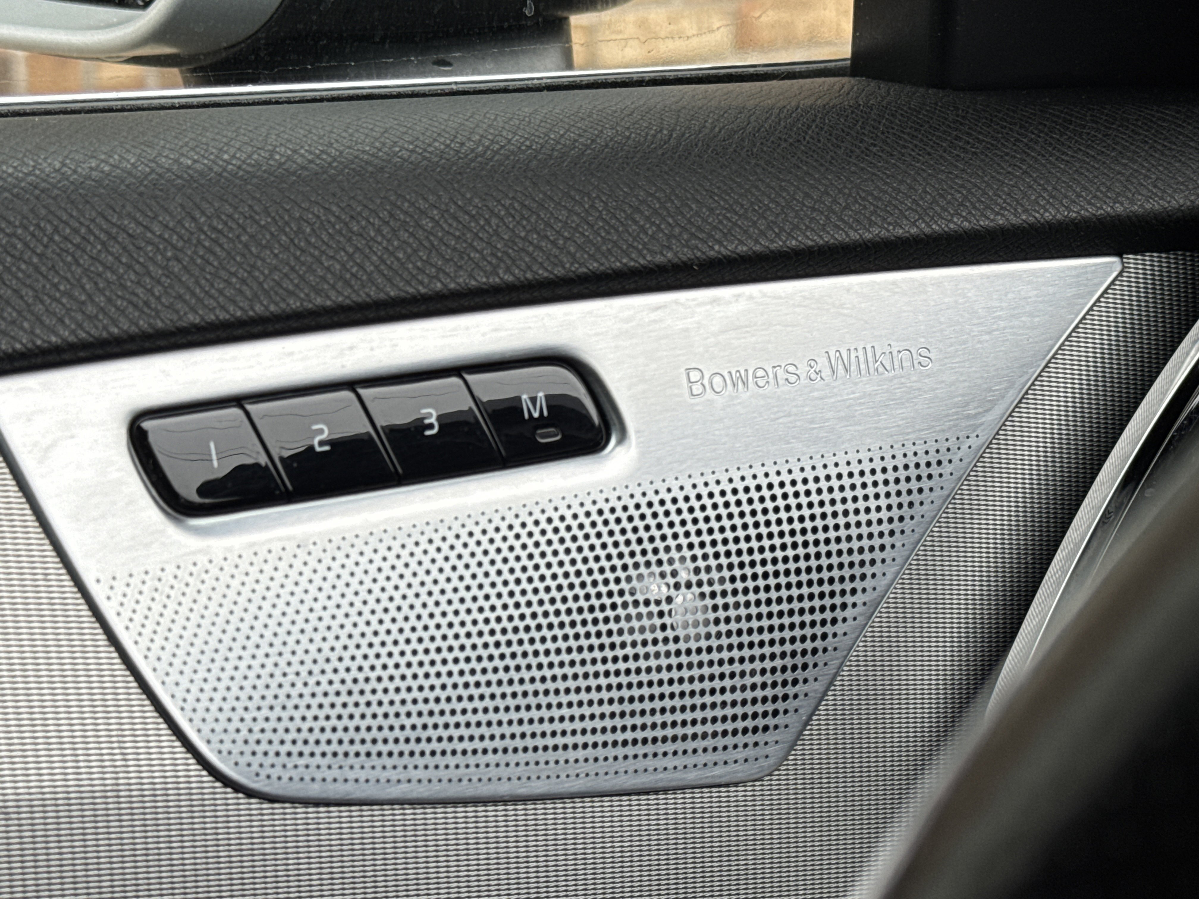 Used 2016 Volvo XC90 T6 R-Design w/ Vision Package image 22