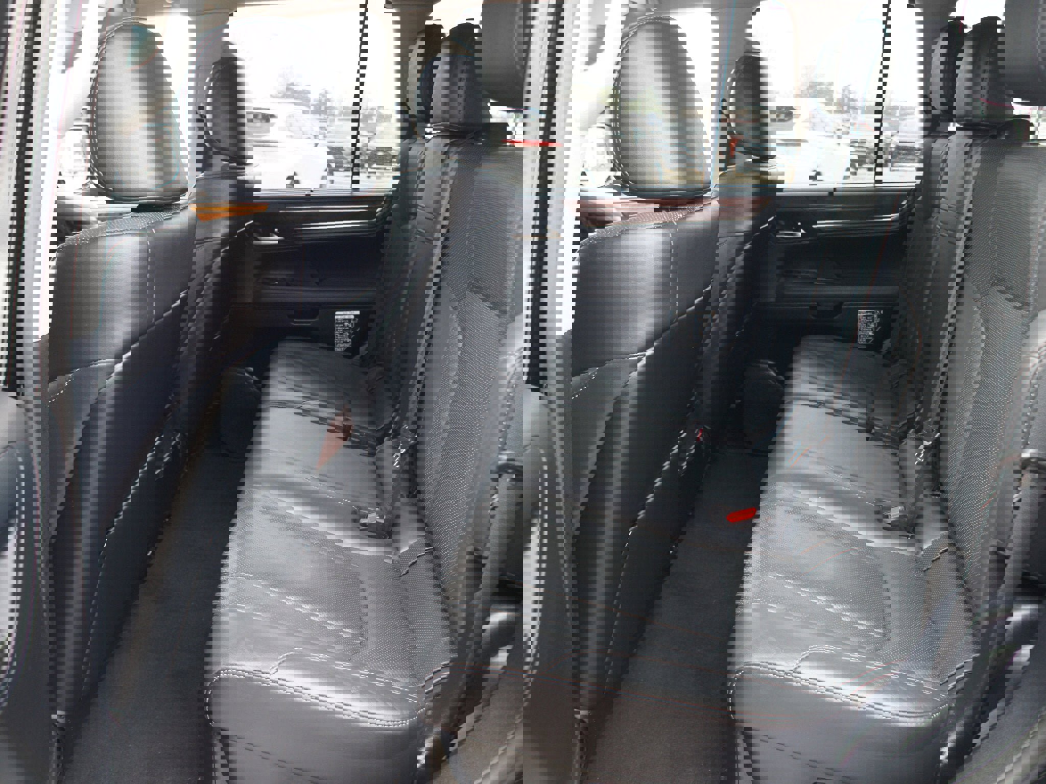 Used 2020 Lexus LX 570 4WD w/ Luxury Package image 16