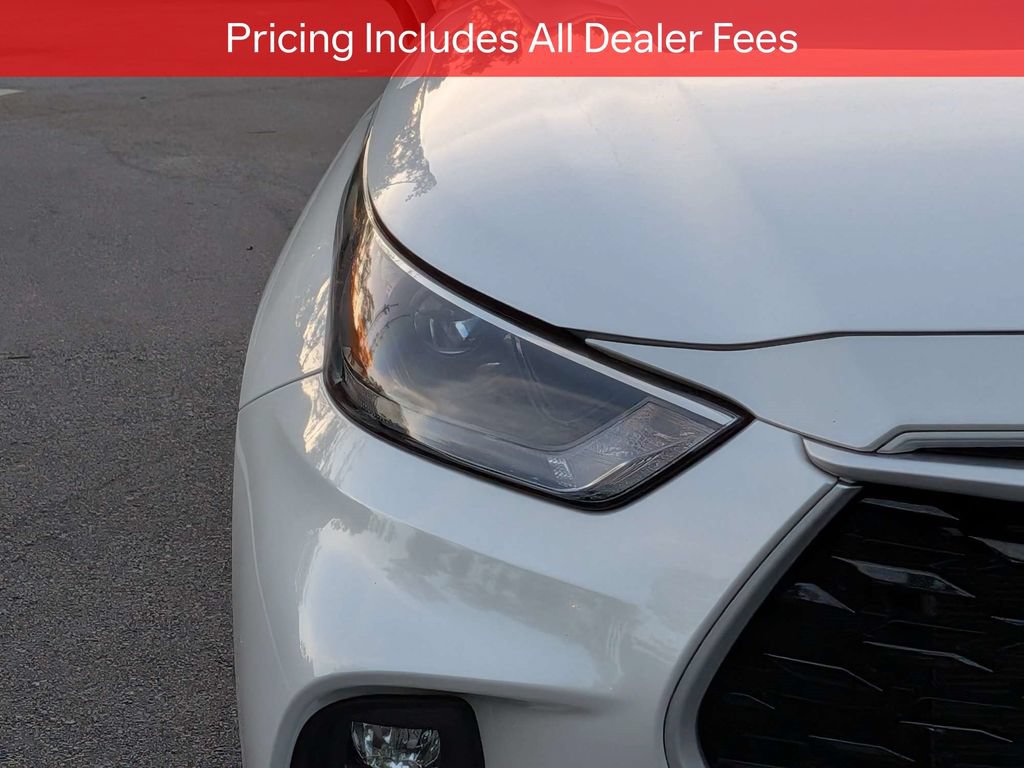 Used 2024 Toyota Highlander XLE FWD image 11