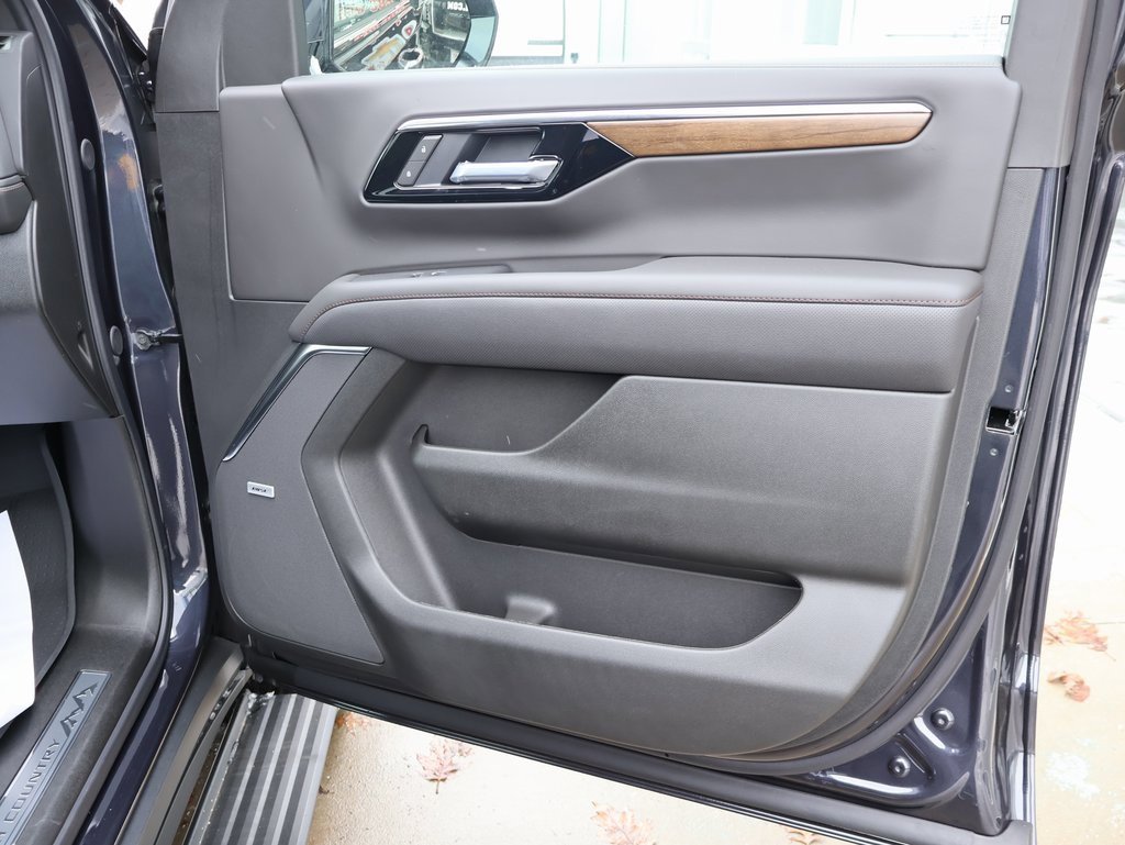 New 2025 Chevrolet Suburban High Country image 44