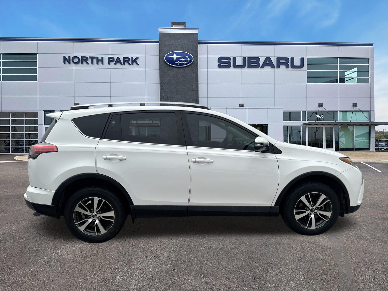 Used 2017 Toyota RAV4 XLE w/ Plus Extra Value Package FWD image 2