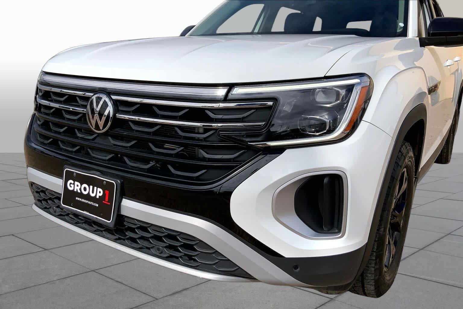 Used 2024 Volkswagen Atlas Peak Edition SE AWD/4WD image 30