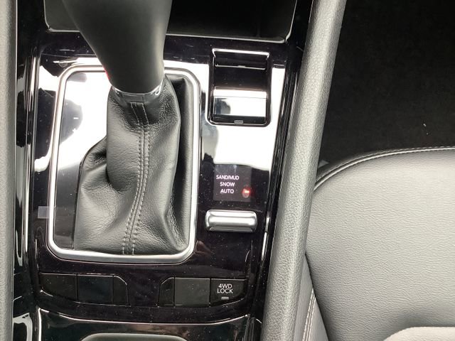 New 2026 Jeep Compass Limited w/ Sun, Sound & Navigation Group AWD/4WD image 16