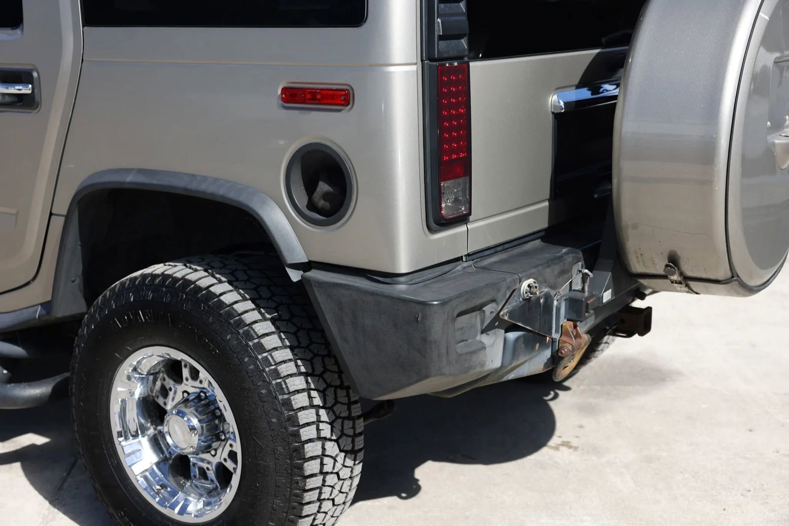 Used 2003 HUMMER H2 w/ Preferred Equipment Group image 28