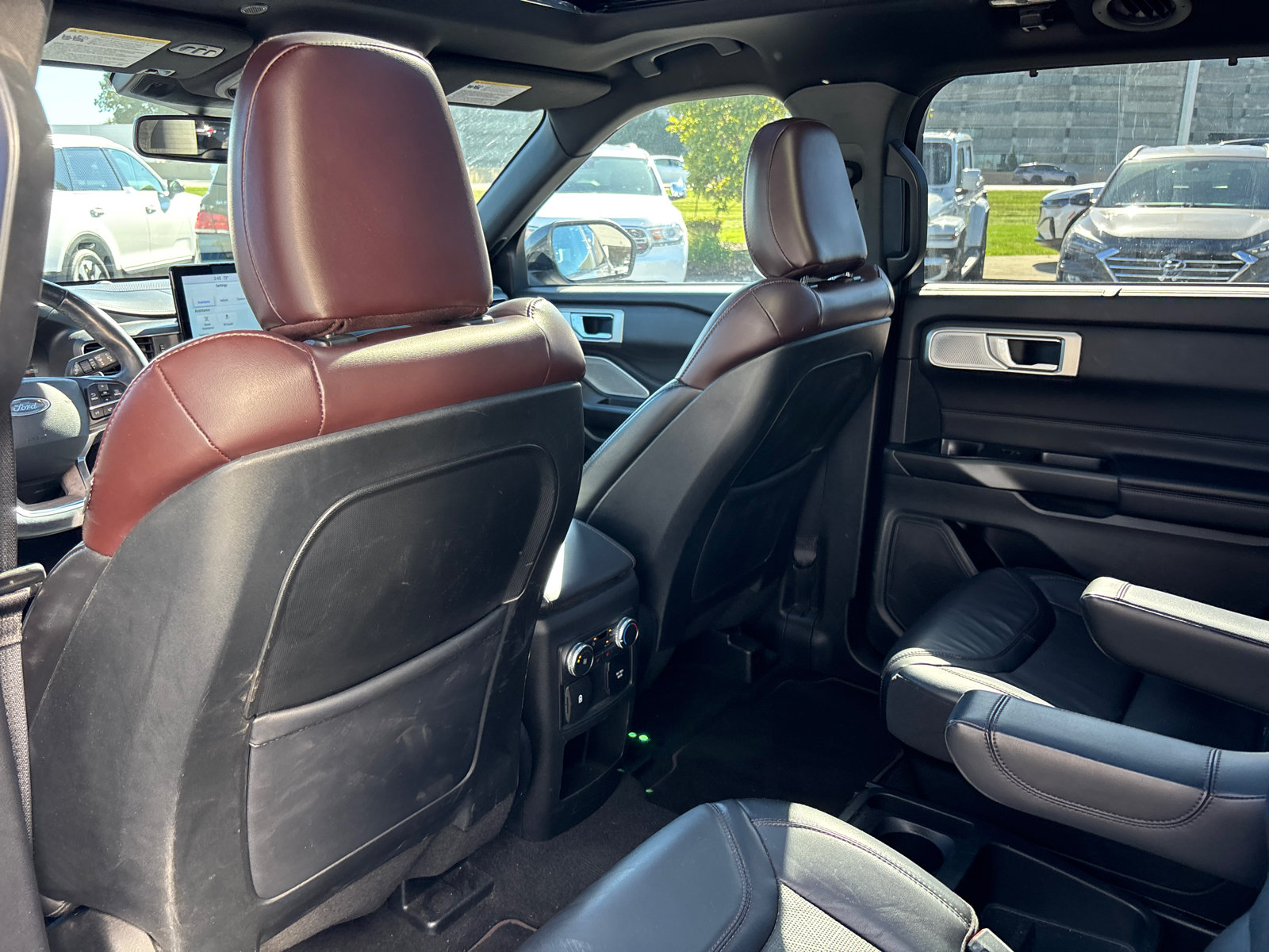 Used 2020 Ford Explorer Platinum w/ Premium Technology Package AWD/4WD image 25