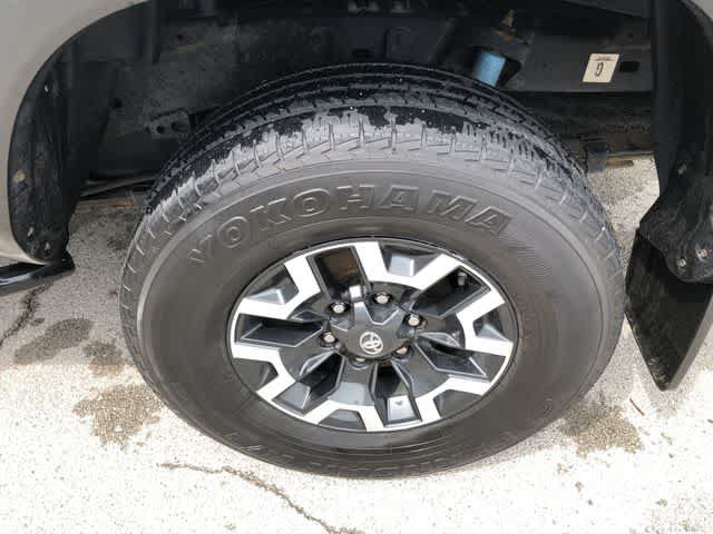 Used 2021 Toyota Tacoma TRD Off-Road w/ Technology Package AWD/4WD image 13