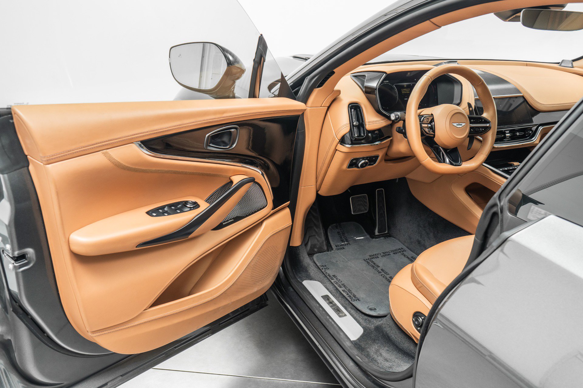 Used 2025 Aston Martin DBX 707 AWD/4WD image 23