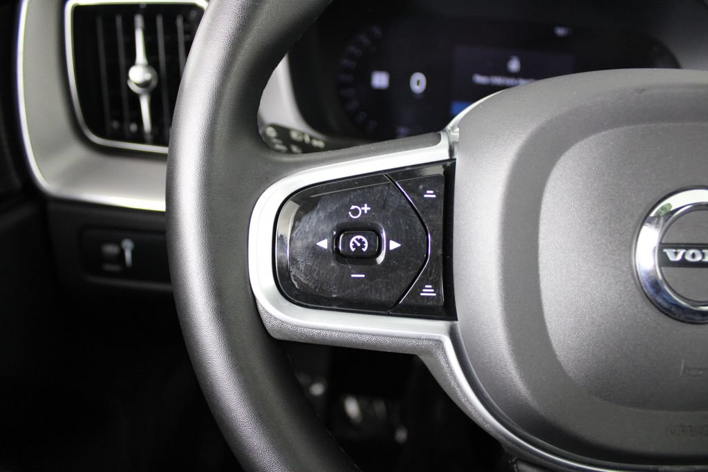 Used 2022 Volvo XC60 B5 R-Design w/ Protection Package Premier FWD image 24
