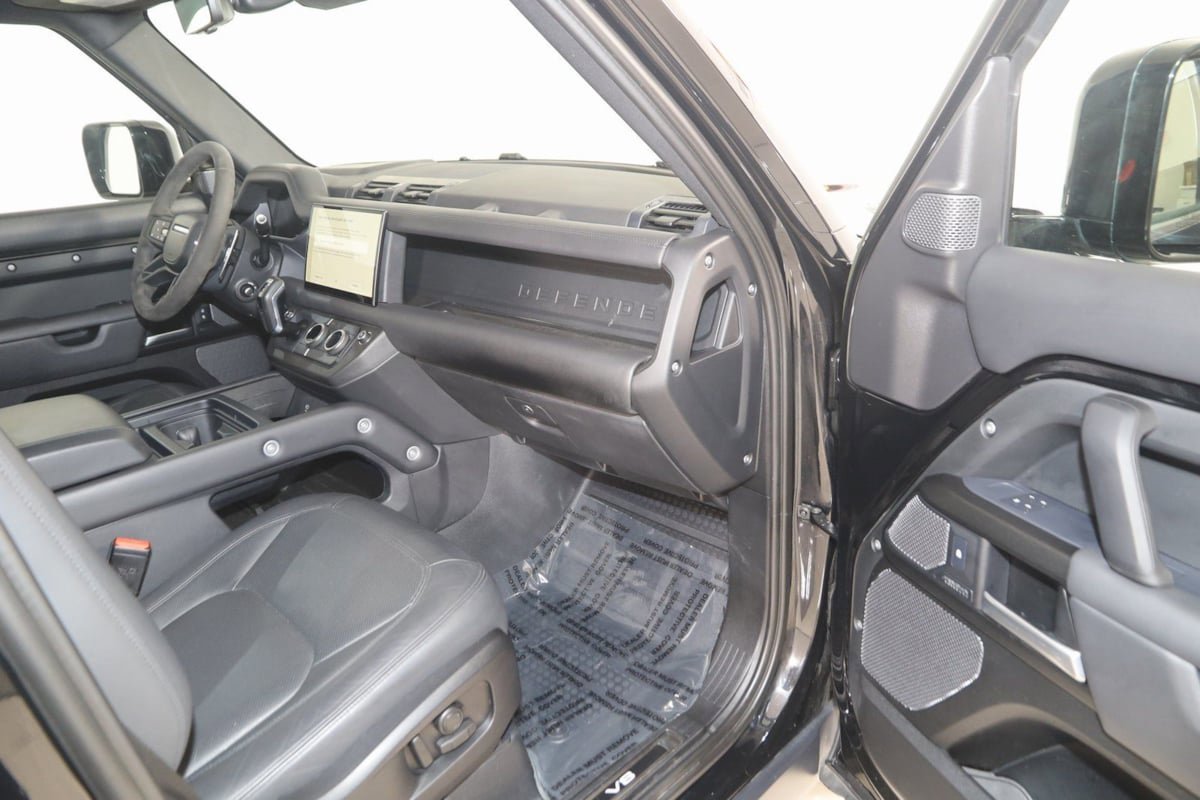 Used 2023 Land Rover Defender 110 V8 AWD/4WD image 42