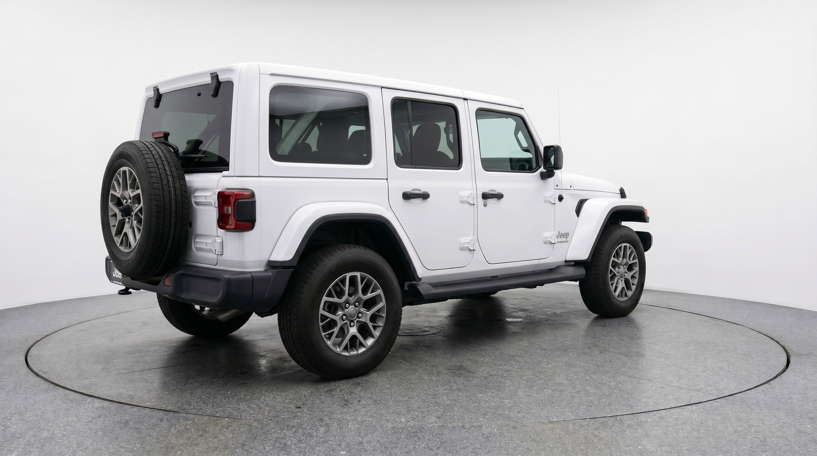 Used 2025 Jeep Wrangler Sahara image 9