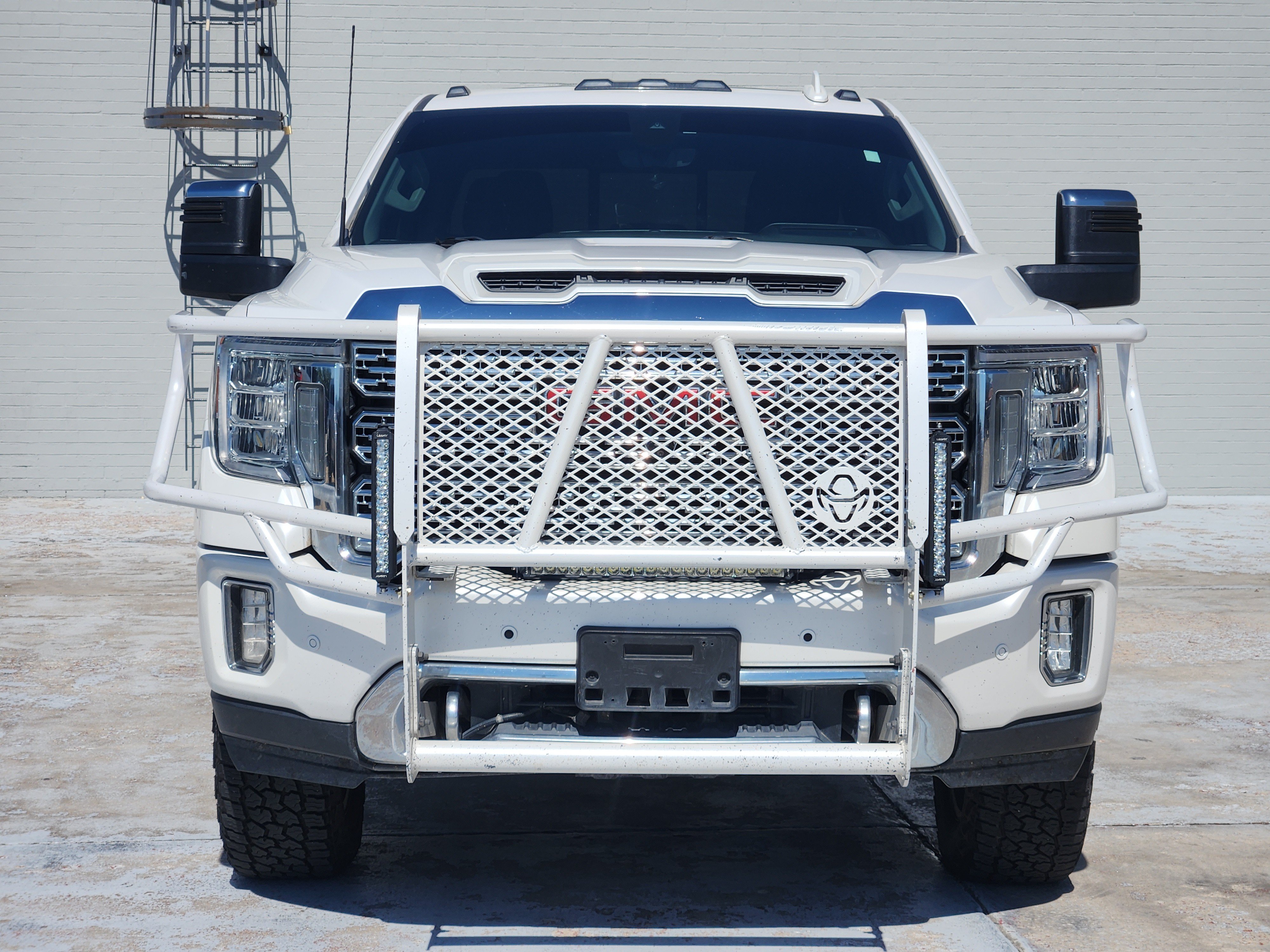 Used 2020 GMC Sierra 3500 Denali w/ Denali Ultimate Package AWD/4WD image 3