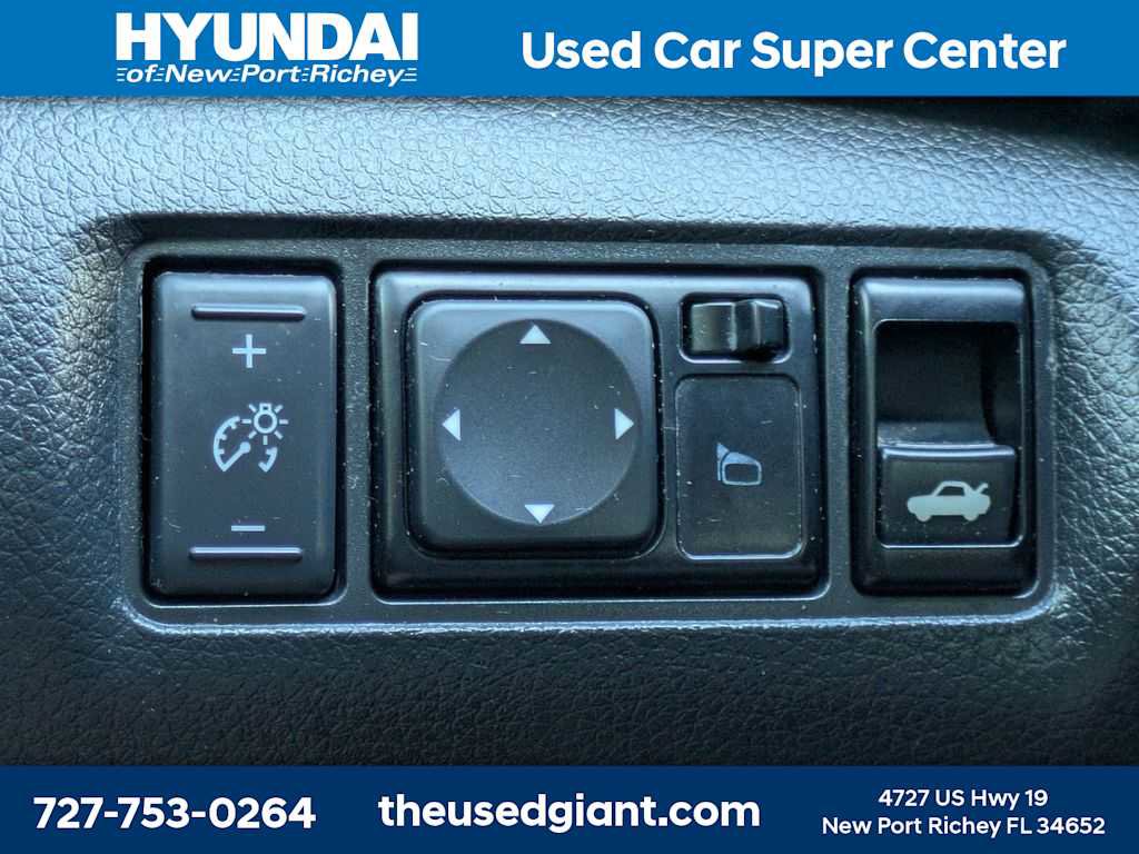 Used 2013 Nissan Sentra SR FWD image 24